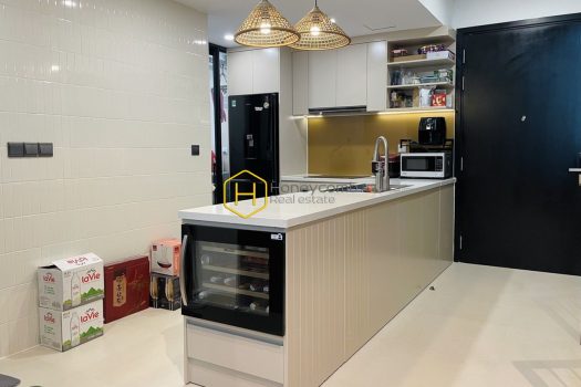 Bright-filled duplex apartment with white layout and full amenities for rent in Feliz En Vista