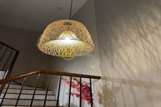 Bright-filled duplex apartment with white layout and full amenities for rent in Feliz En Vista