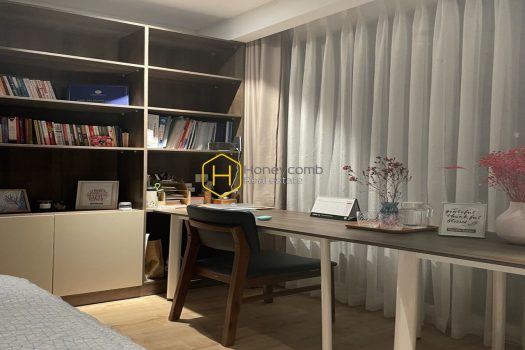 Bright-filled duplex apartment with white layout and full amenities for rent in Feliz En Vista