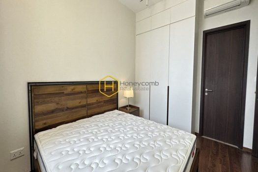 Sun light scatters around this Vinhomes Central Park apartment