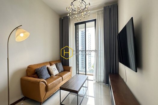 Sun light scatters around this Vinhomes Central Park apartment