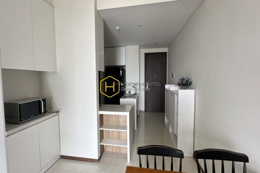 Sun light scatters around this Vinhomes Central Park apartment