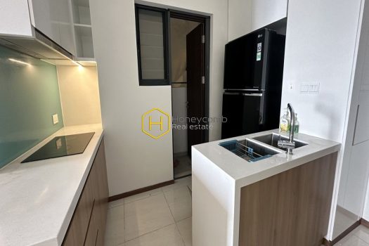 Sun light scatters around this Vinhomes Central Park apartment