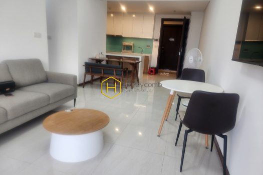 Sun light scatters around this Vinhomes Central Park apartment