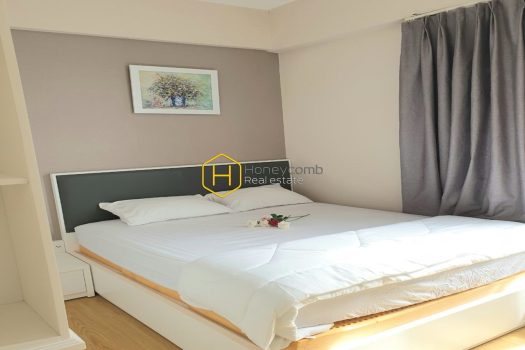 Sun light scatters around this Vinhomes Central Park apartment