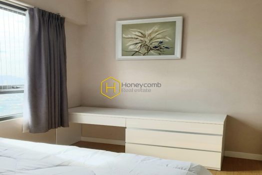 Sun light scatters around this Vinhomes Central Park apartment