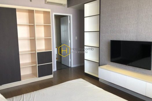 This Tropic Garden apartment creates a close feeling for everyone coming into the area