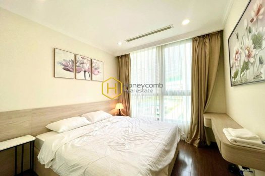 You can have a luxurious and artistic life in this Vinhomes Central Park apartment