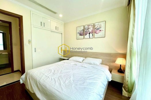 You can have a luxurious and artistic life in this Vinhomes Central Park apartment