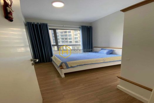 Masteri An Phu apartment for lease – Open living space. Simple wooden furniture. Nice view