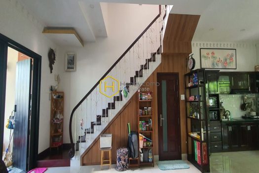 You can not take eyes off this splendid villa with brilliant interiors in Palm Residence