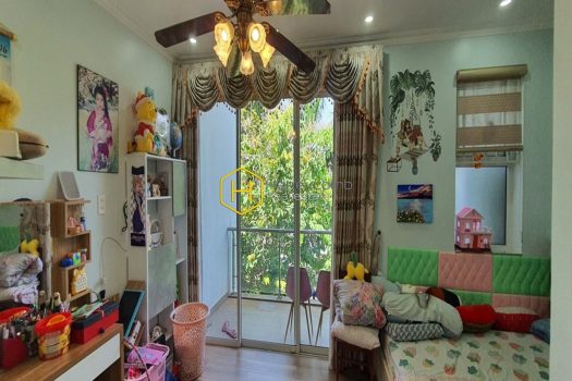 You can not take eyes off this splendid villa with brilliant interiors in Palm Residence