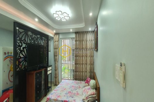 You can not take eyes off this splendid villa with brilliant interiors in Palm Residence