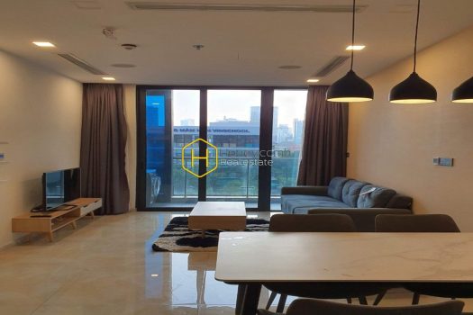 VGR98635 A3 0211 11 result Discover why so many people prefer this Vinhomes Golden River apartment