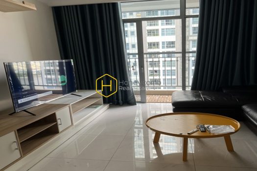 z5509620614163 ca54332fb2f5bd169ba28cd156b8ac0d result Feel the warmth and elegance in this stunning apartment in Vinhomes Central Park