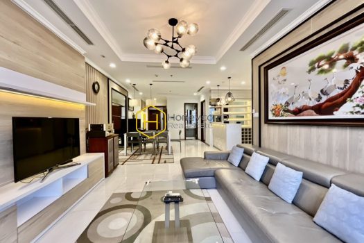 VH L2 4308 3 result This luxurious apartment in Vinhomes Central Park is promised to bring warmth and modernity into your living space