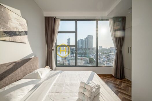 Sunwah Pearl Enjoy a bright living space filled with natural light in this Sunwah Pearl apartment with high, open windows