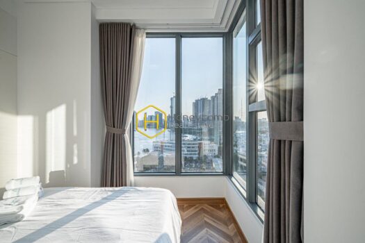 Sunwah Pearl Enjoy a bright living space filled with natural light in this Sunwah Pearl apartment with high, open windows