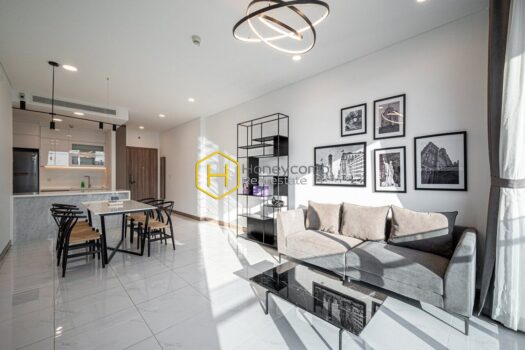 SWP310017 5 Enjoy a bright living space filled with natural light in this Sunwah Pearl apartment with high, open windows