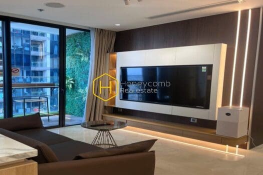 z6527130927655 ea44eaa5ffe30efe683cdc11f7fc9568 result A brilliant apartment with utter comfort in Vinhomes Golden River