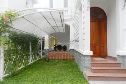 Experience minimalist living in this beautifully designed villa located on Tran Ngoc Dien Street, Thao Dien Ward