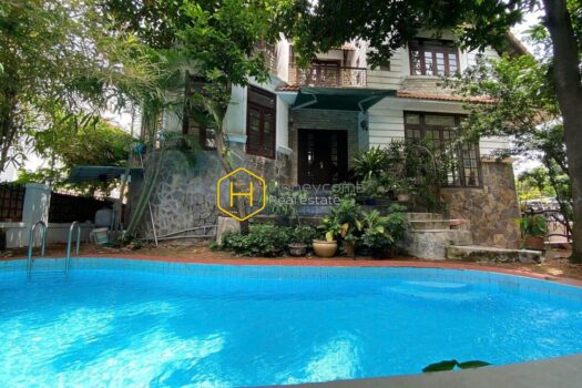 2V311394 8 A warmly designed and modern villa is now available for lease on District 2