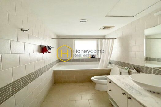 River Garden A River Garden apartment equipped with refined furnishings