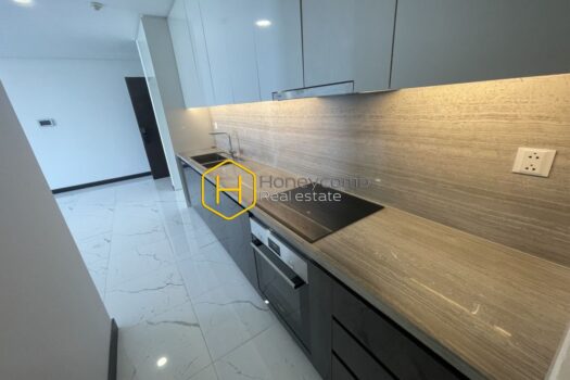 Empire City A sun-drenched unfurnished apartment in Empire City awaits your personal touch