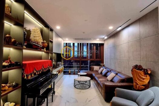 MP 6 Indulge in a luxurious lifestyle within this opulent apartment at Metropole Thu Thiem