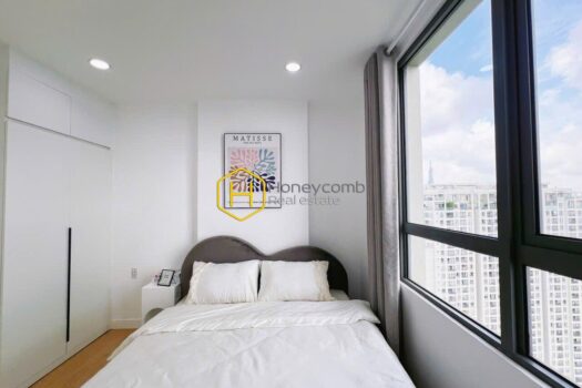 Masteri Thao Dien Elegant and Sunlit Masteri Thao Dien Apartment with Floor-to-Ceiling Windows
