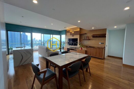 City Garden Enjoy excellent design and a poetic view in this beautiful apartment at City Garden