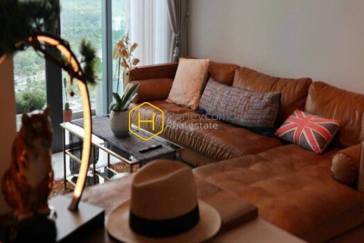 MP 7 1 Experience a refreshing sense of elegance and romance in this beautifully crafted apartment at The Metropole