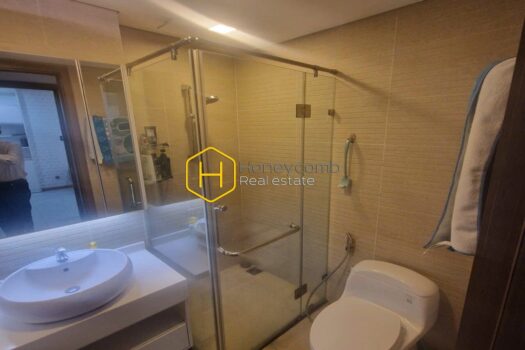 Vinhomes Central Park Elegant apartment for rent with convenient furnishings at Vinhomes Central Park