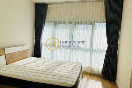 City Garden Enjoy a bright living space filled with natural light in this City Garden apartment with high, open windows