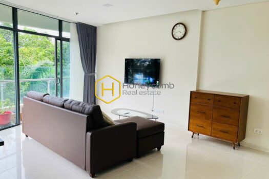 City Garden Enjoy a bright living space filled with natural light in this City Garden apartment with high, open windows