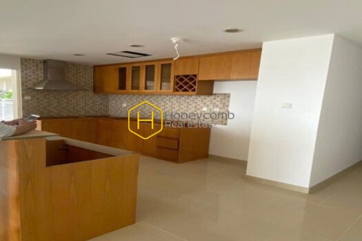 River Garden Express your individuality in this unfurnished apartment at River Garden