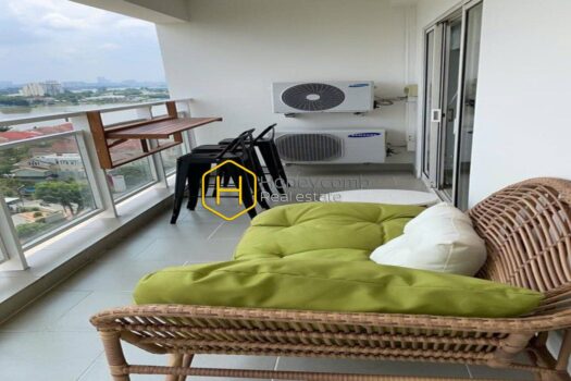 River Garden Express your individuality in this unfurnished apartment at River Garden