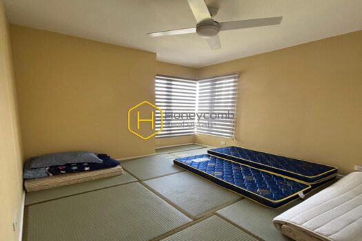 The Estella Heights Enhance your life with this artistic apartment in Estella Heights
