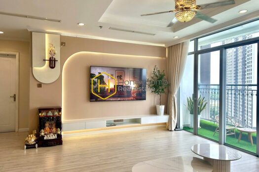 Vinhomes Central Park Feel the warmth and elegance in this stunning apartment in Vinhomes Central Park